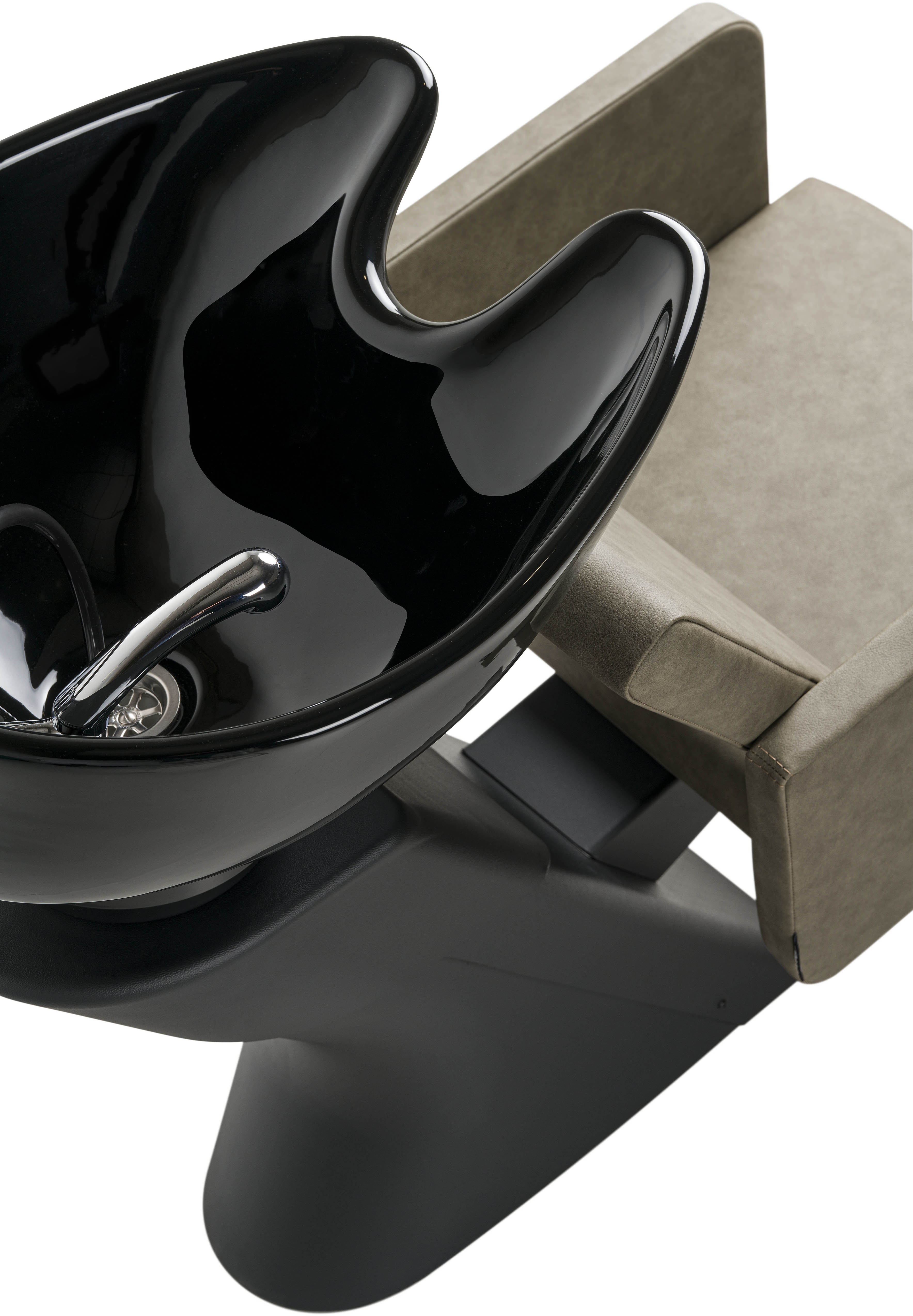 Corint_Henri_Black_Genuine_TC42_Treron_detail.jpg